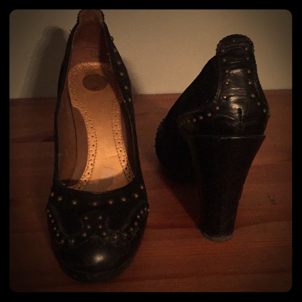 Blacks leather studded stacked heels